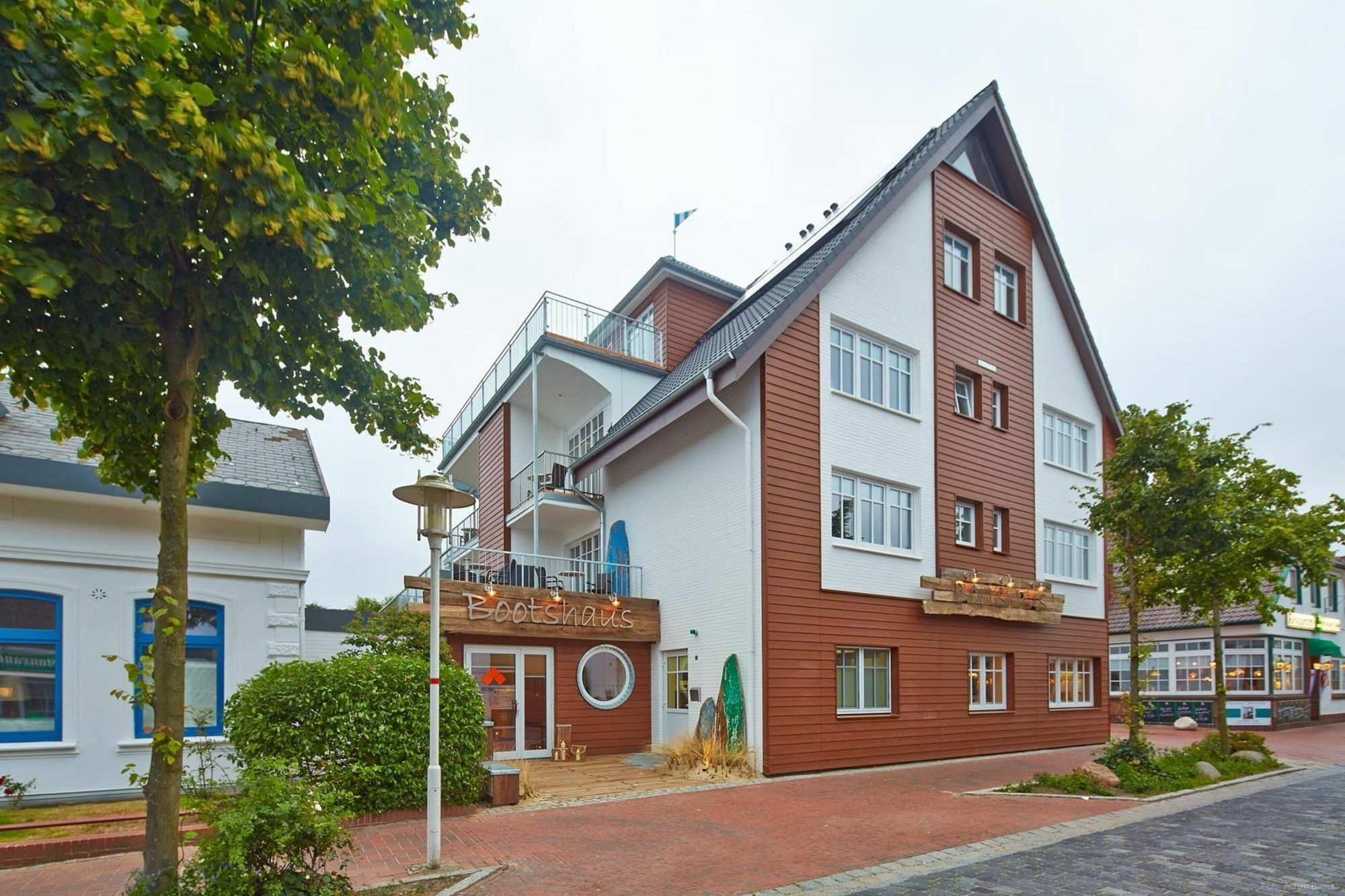 Bernstein-Hotel Bootshaus Busum Exterior photo